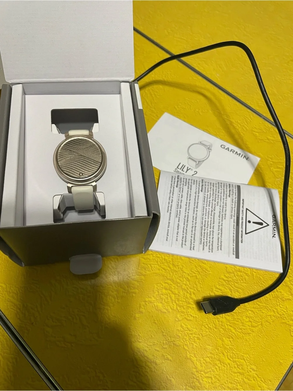 Garmin Lily 2 Smartwatch - Cream and Gold Accent